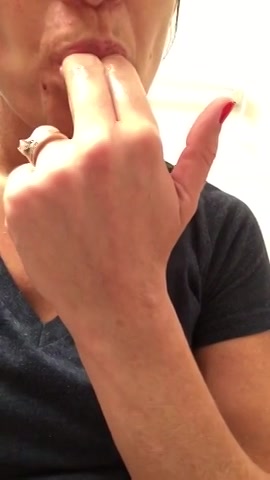 Je kutje mastuberen en je vingers aflikken 