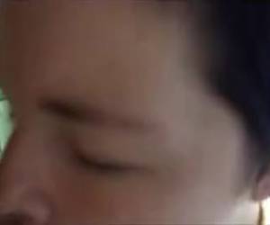 Indiase dikke tante aan haar dikke tieten gezogen