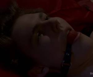 Een vleesmes in haar kut